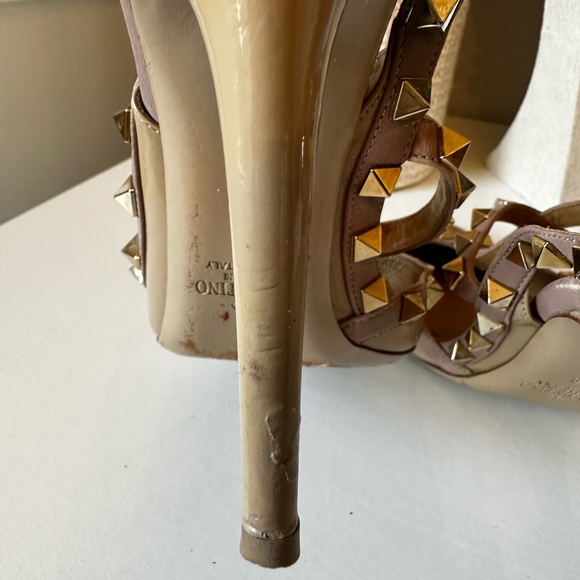 Valentino Garavani Patent Rockstud Caged Pumps 100 MM - Picture 13 of 13